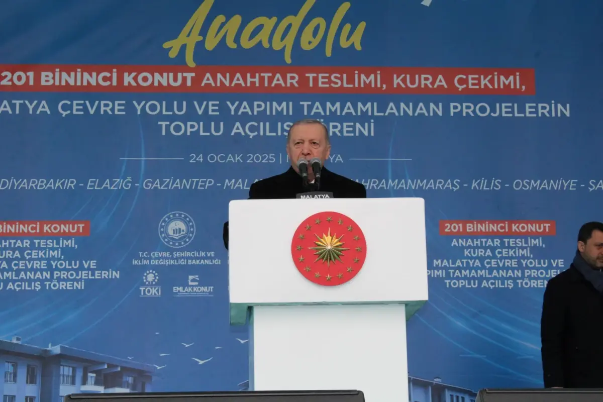 Cumhurbaşkanı Erdoğan, Malatya'da düzenlenen törenle 201 bini aşkın konutun anahtarını