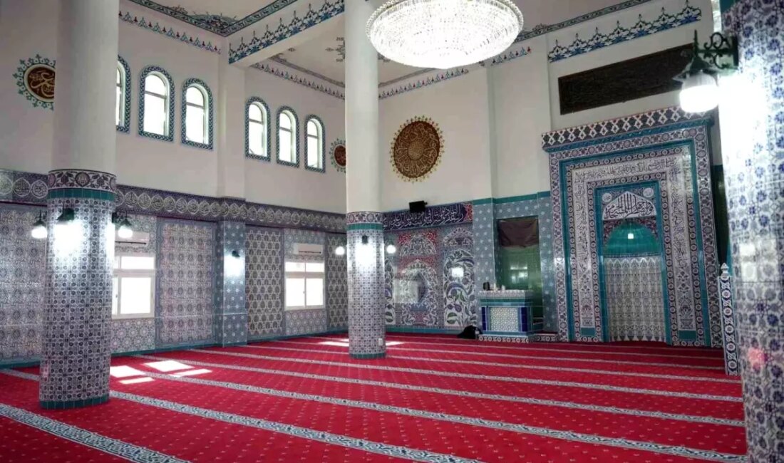 Demirci Halıları, Seul Merkez Camisi'nin büyüleyici atmosferine zarafet katıyor. Geleneksel