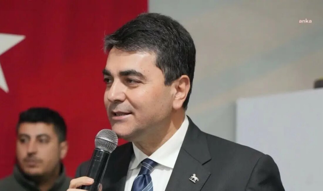 Demokrat Parti, Ümit Özdağ'ın gözaltına alınmasına sert tepki gösterdi. Parti