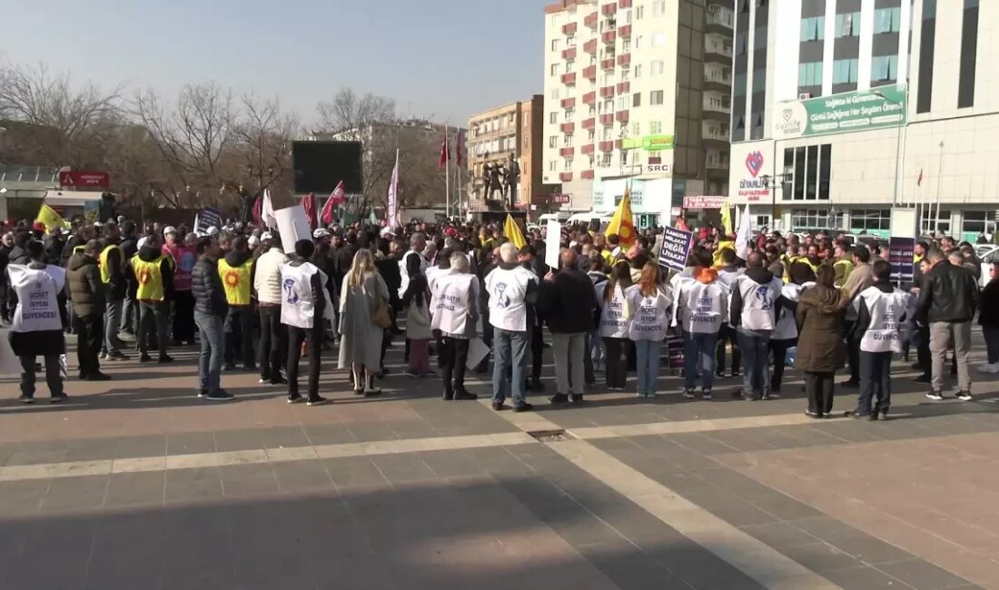 Diyarbakır'da kamu emekçileri, yoksulluk ve enflasyona karşı seslerini yükseltmek için