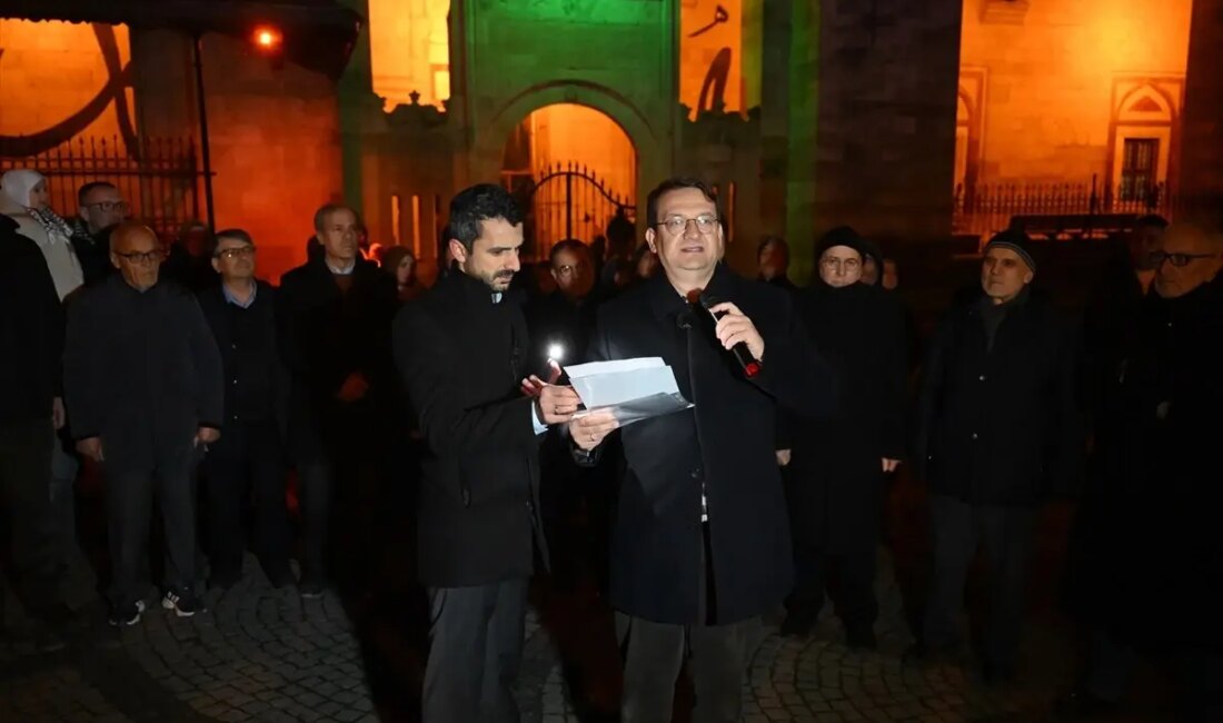 Edirne'de düzenlenen Gazze için dua etkinliği, katılımcıların bir araya gelerek
