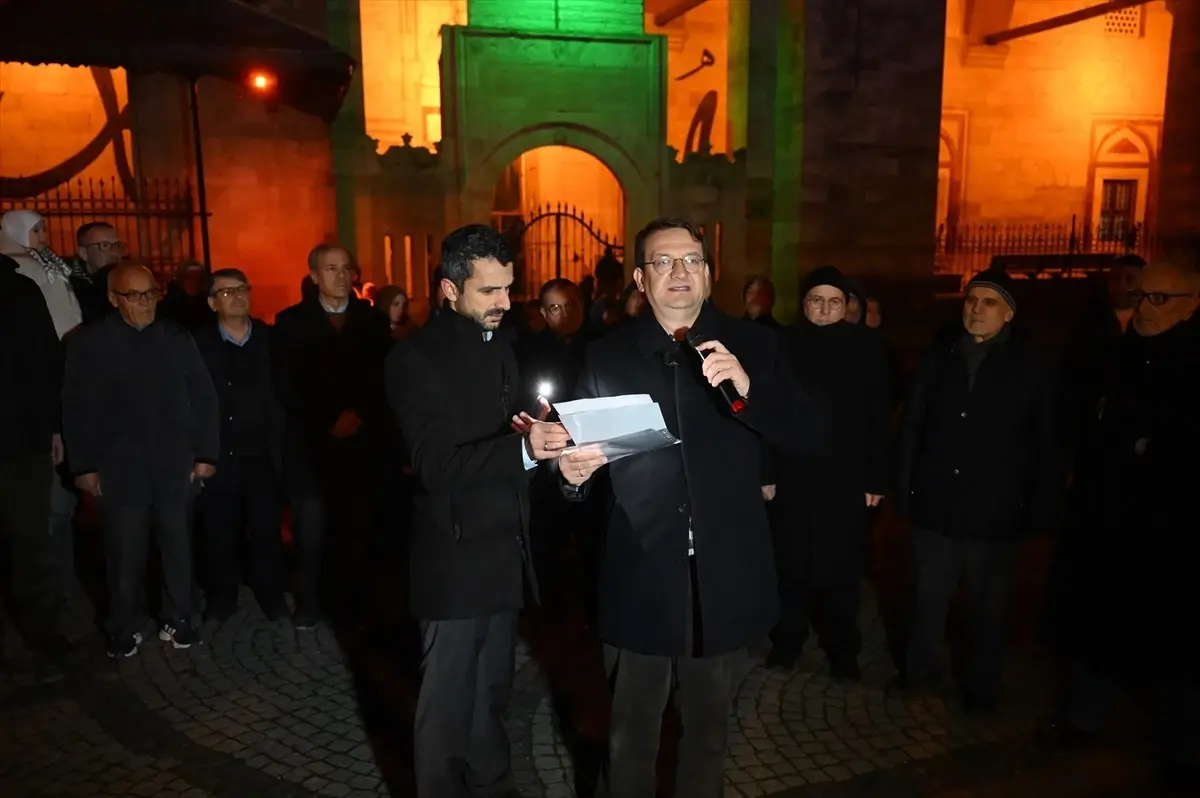 Edirne'de düzenlenen Gazze için dua etkinliği, katılımcıların bir araya gelerek