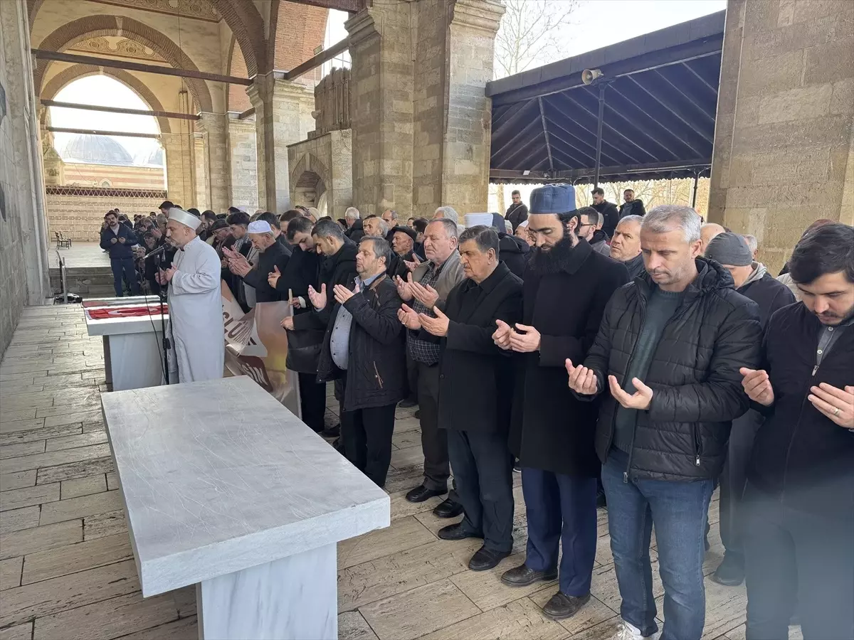 Edirne'de düzenlenen gıyabi cenaze namazı ile Filistin'e destek verildi. Türk