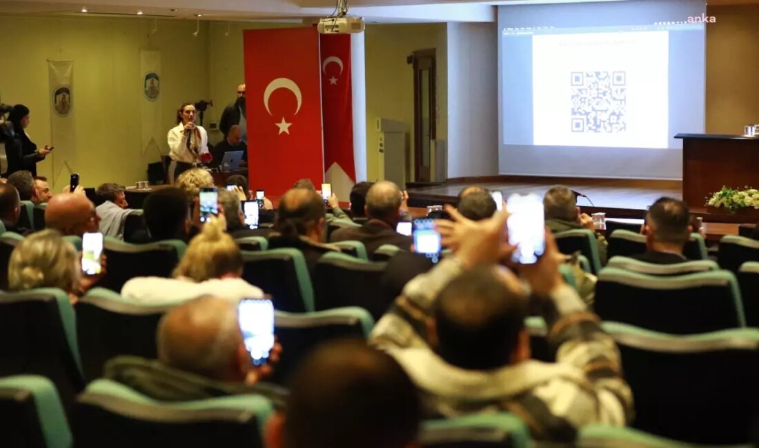 Efes Selçuk'ta düzenlenen esnaf toplantısı, yerel ticaretin geliştirilmesi ve altyapı