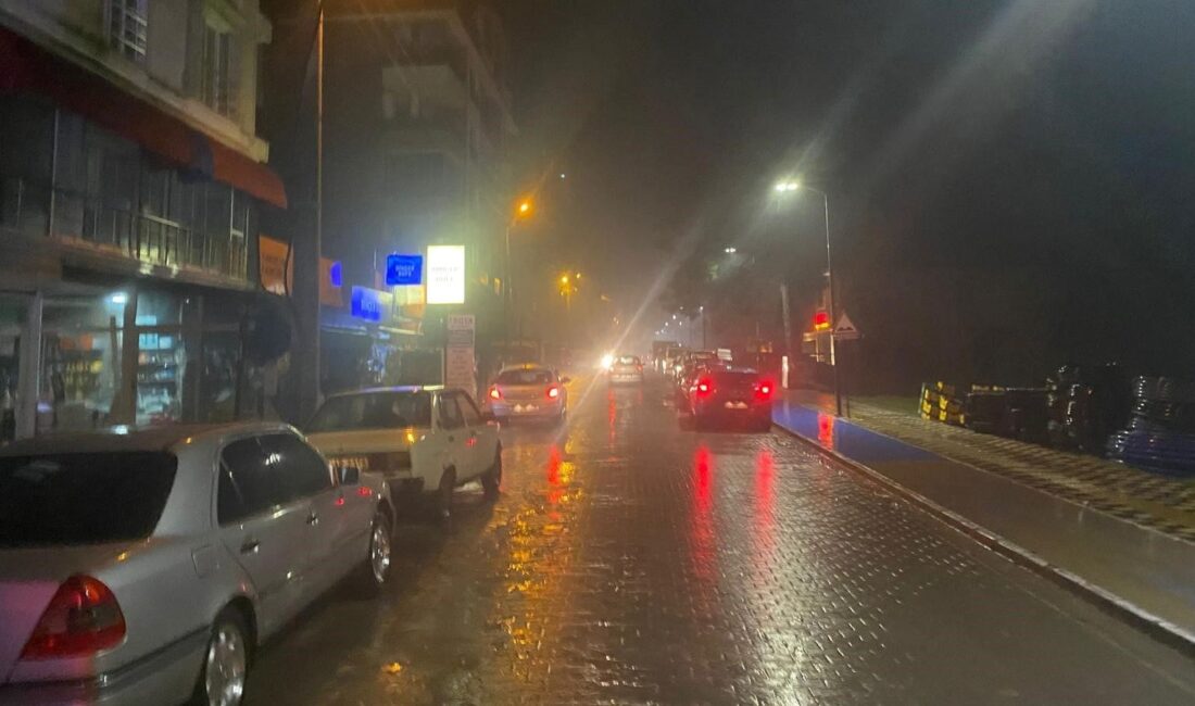 Ege Denizi'nde meydana gelen 5.2 büyüklüğündeki deprem, bölgedeki halkta panik