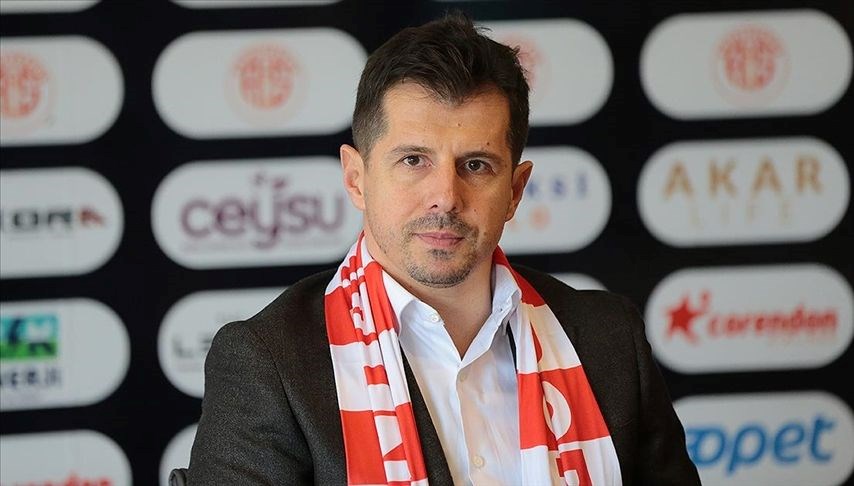 Emre Belözoğlu, Antalyaspor'un yeni teknik sorumlusuyla futbolseverleri heyecanlandırıyor. Takımın geleceği