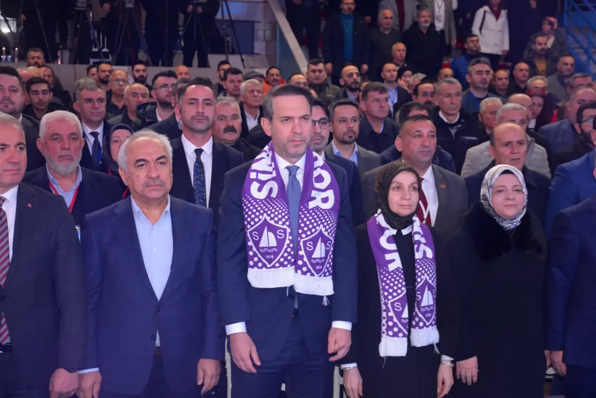 Enerji ve Tabii Kaynaklar Bakanı Alparslan Bayraktar, Sinop'ta düzenlenen toplantıda