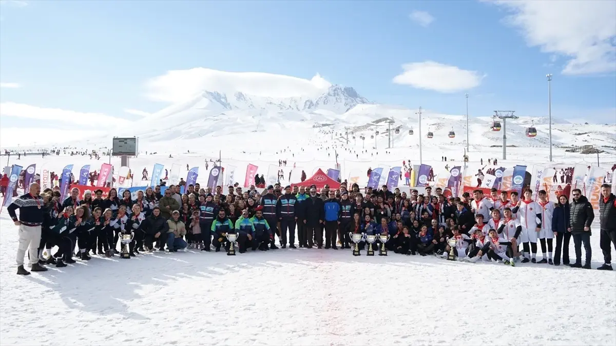 Erciyes Kar Ragbi Türkiye Şampiyonası'nda heyecan doruktaydı! Takımlar kıyasıya mücadele