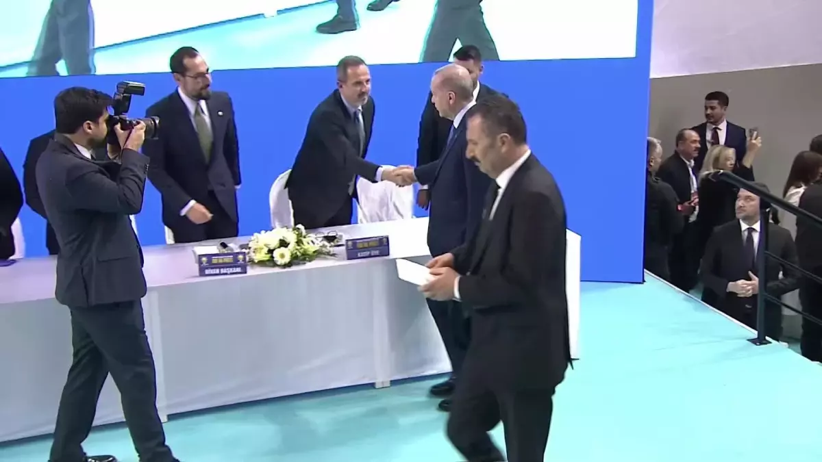 Cumhurbaşkanı Erdoğan, Adana'da düzenlenen mitingde muhalefeti sert bir dille eleştirerek,