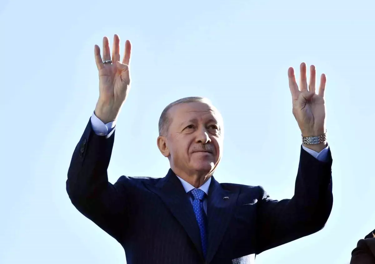 Cumhurbaşkanı Erdoğan, CHP'nin kırmızı kart açıklamalarına sert yanıtlar verdi. Siyasi