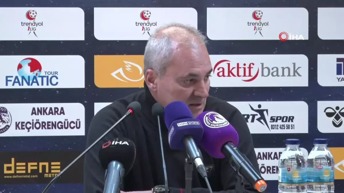Erkan Sözeri, Türk futbolundaki hakem uygulamalarını eleştirerek, "Türk futbolunun yakasını