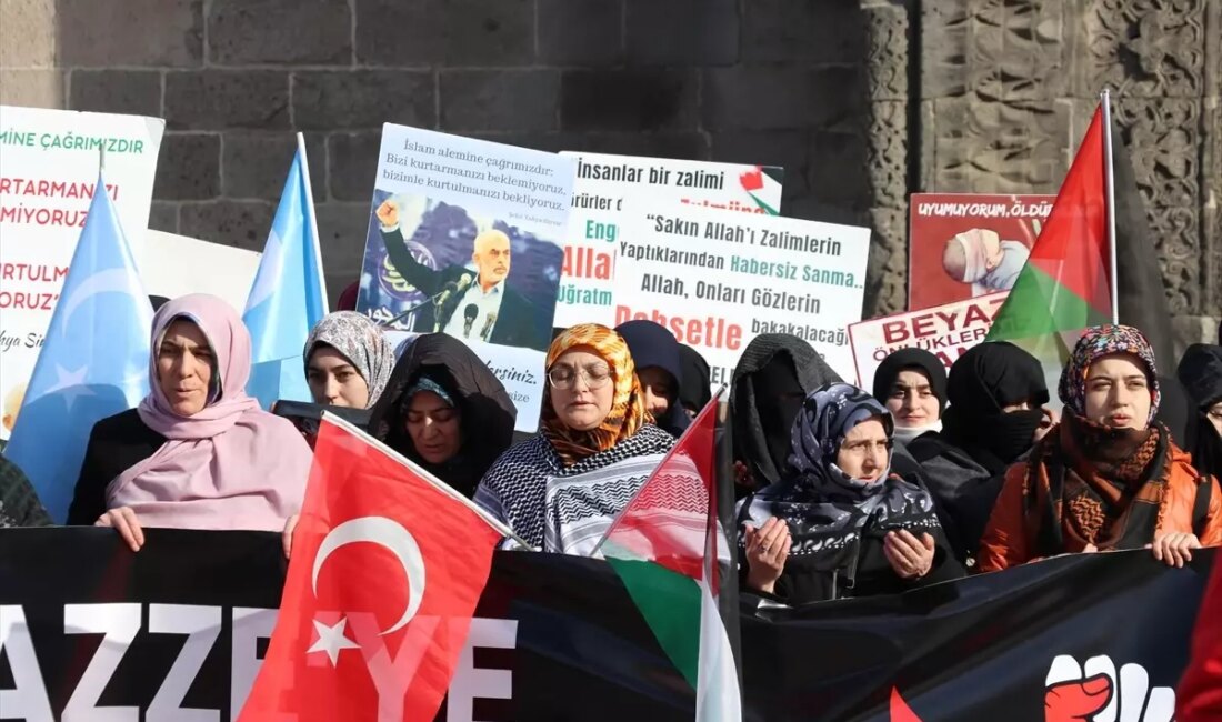 Erzurum'da sağlık çalışanları, Gazze'deki insanlara destek olmak için sessiz bir