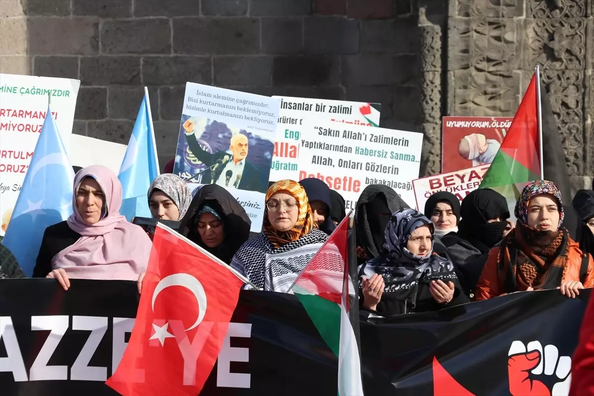 Erzurum'da sağlık çalışanları, Gazze'deki insanlara destek olmak için sessiz bir