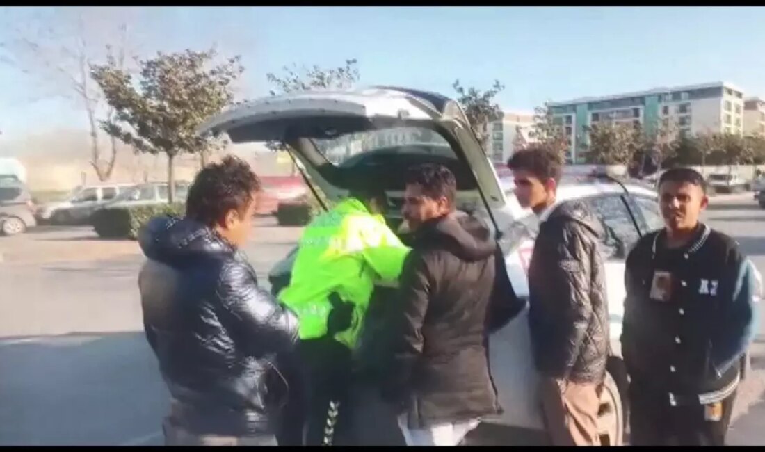 Esenyurt'ta ehliyetsiz bir sürücünün yolcu otobüsüne çarptığı kaza, bölgedeki trafik