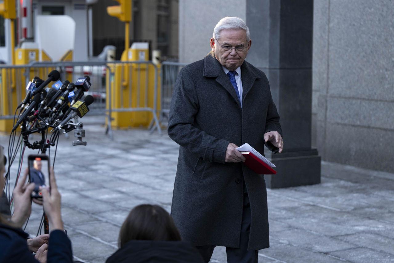 Menendez'e 11 Yıl Hapis Cezası
