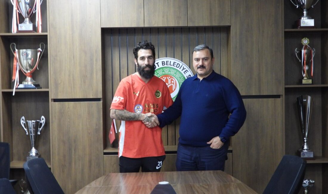 Etimesgut Belediyespor, başarılı futbolcu Jimmy Durmaz'ı kadrosuna kattı. Bu önemli