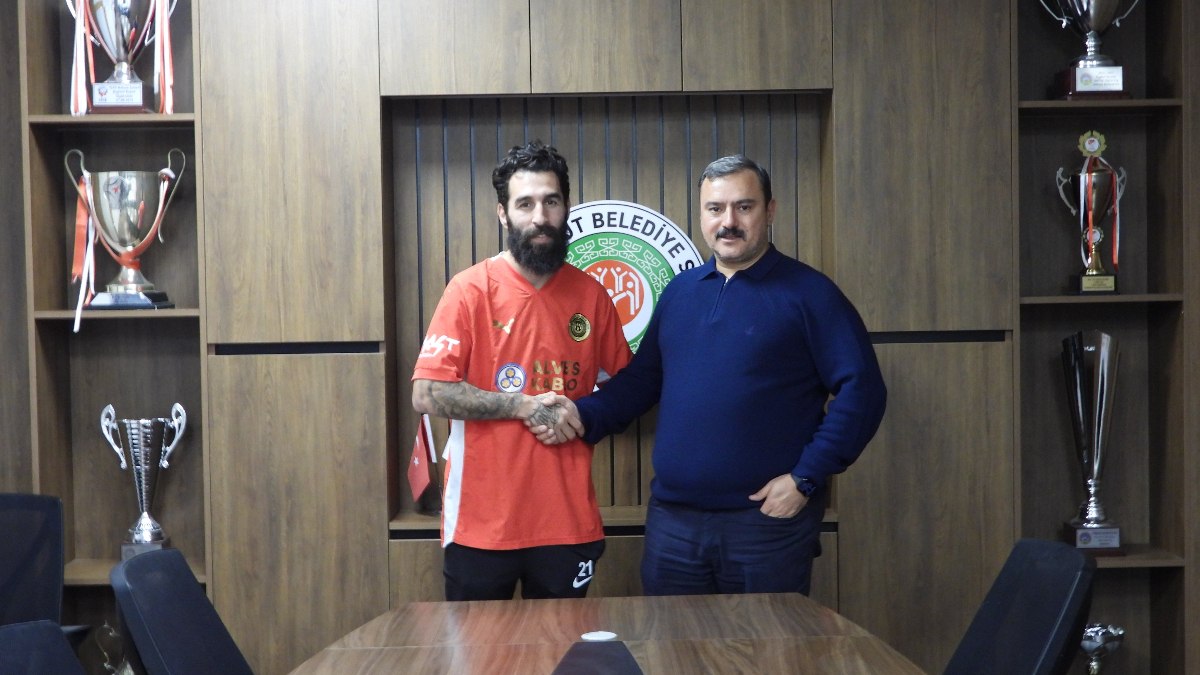 Etimesgut Belediyespor, başarılı futbolcu Jimmy Durmaz'ı kadrosuna kattı. Bu önemli