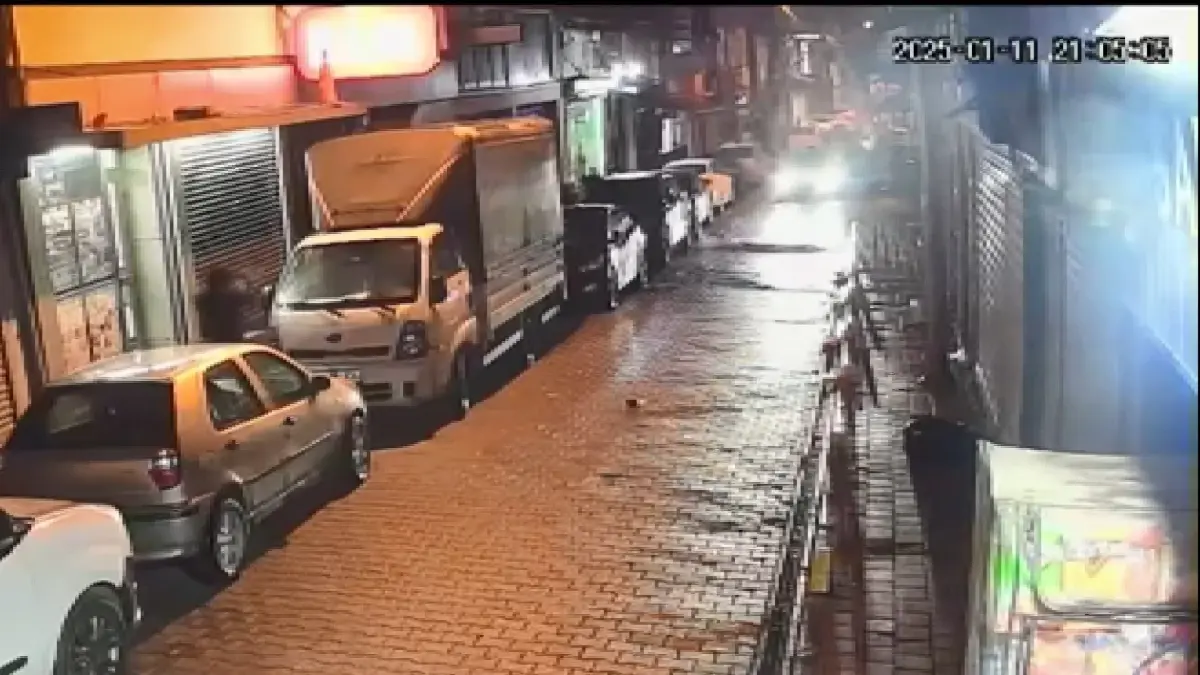 Fatih'te bir çamaşırhaneye düzenlenen silahlı saldırı, bölgedeki güvenlik endişelerini artırdı.