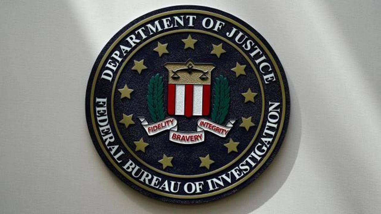 FBI Üst Düzey Yetkililerinin İstifası İsteniyor