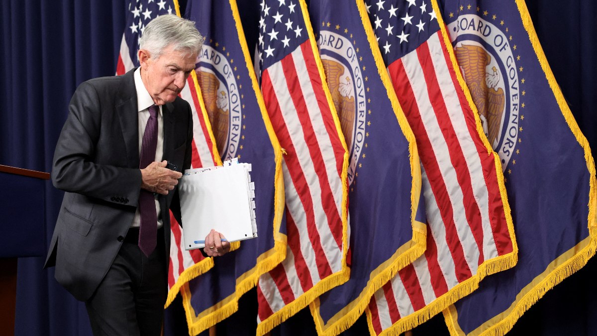 Fed, faiz oranlarını sabit tutma kararı alarak piyasalarda belirsizlikleri azaltmayı