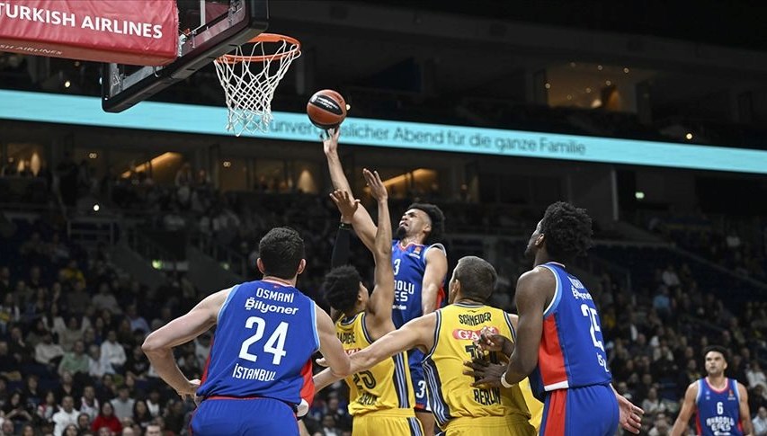 Fenerbahçe Beko ve Anadolu Efes'in Euroleague'deki heyecan dolu maçlarını keşfedin.