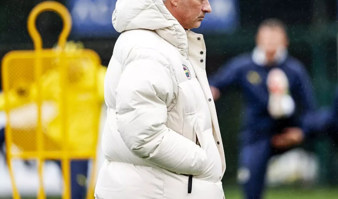 Fenerbahçe, Konyaspor maçı için tüm hazırlıklarını tamamladı. Taraftarlar heyecanla beklerken,