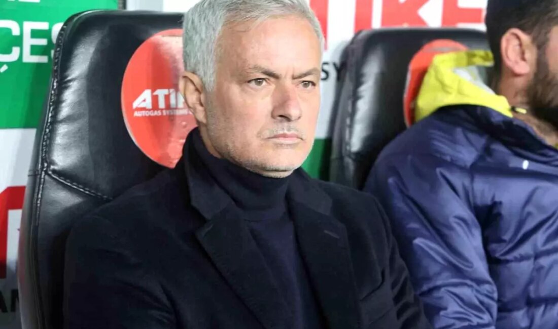 Fenerbahçe, Konyaspor ile oynadığı maçta 6 önemli değişiklikle sahaya çıktı.