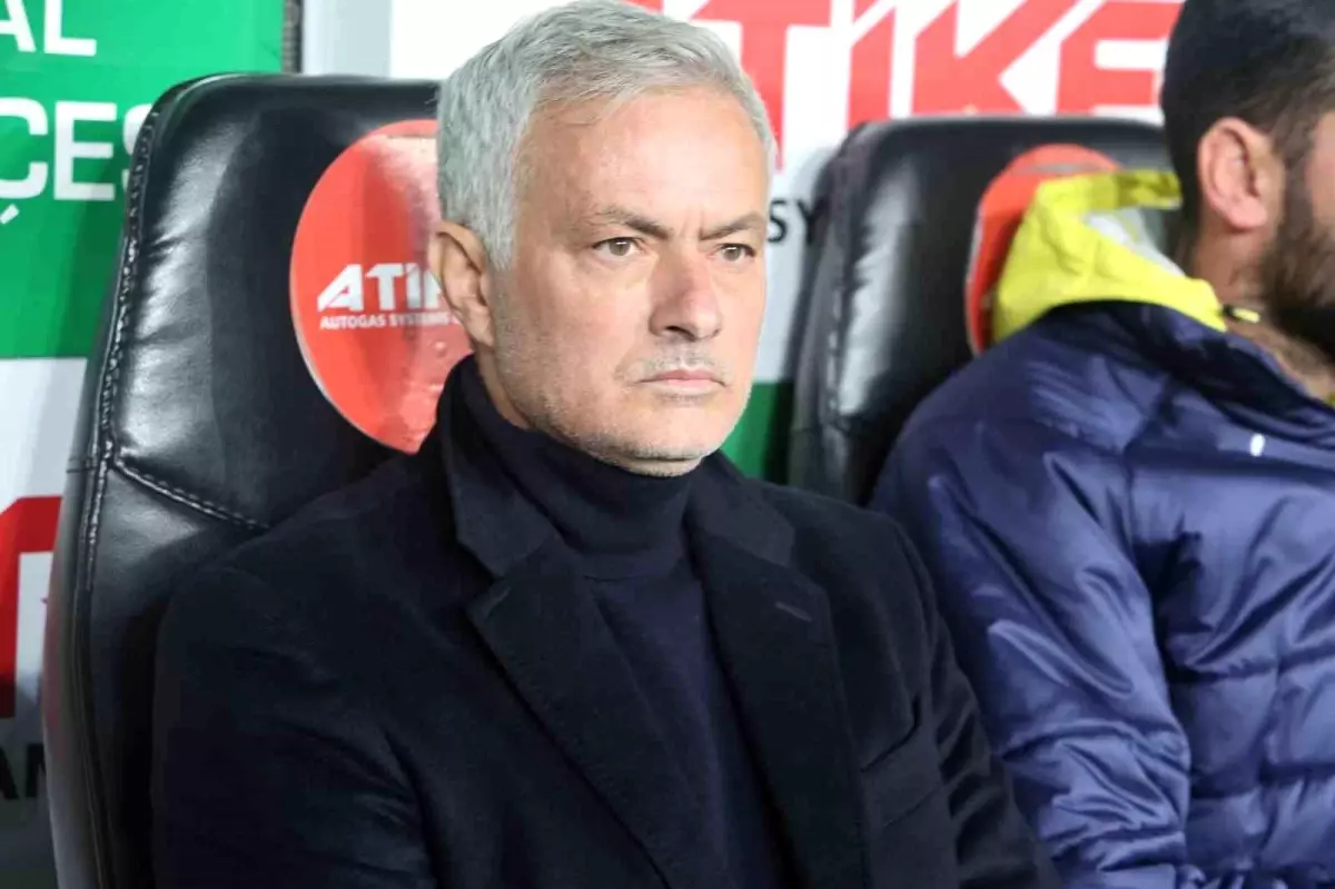Fenerbahçe, Konyaspor ile oynadığı maçta 6 önemli değişiklikle sahaya çıktı.