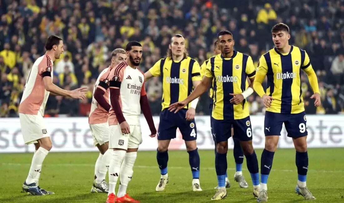 Fenerbahçe, UEFA Avrupa Ligi'nde Lyon ile oynadığı zorlu karşılaşmadan 0-0'lık