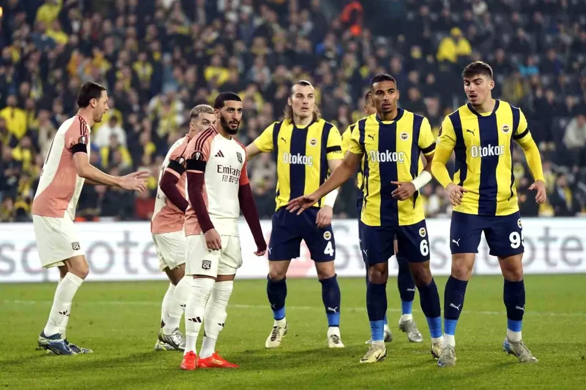 Fenerbahçe, UEFA Avrupa Ligi'nde Lyon ile oynadığı zorlu karşılaşmadan 0-0'lık
