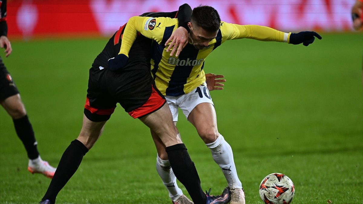Fenerbahçe, UEFA Avrupa Ligi'nde Danimarka'nın Midtjylland takımıyla oynadığı maçta 1-1