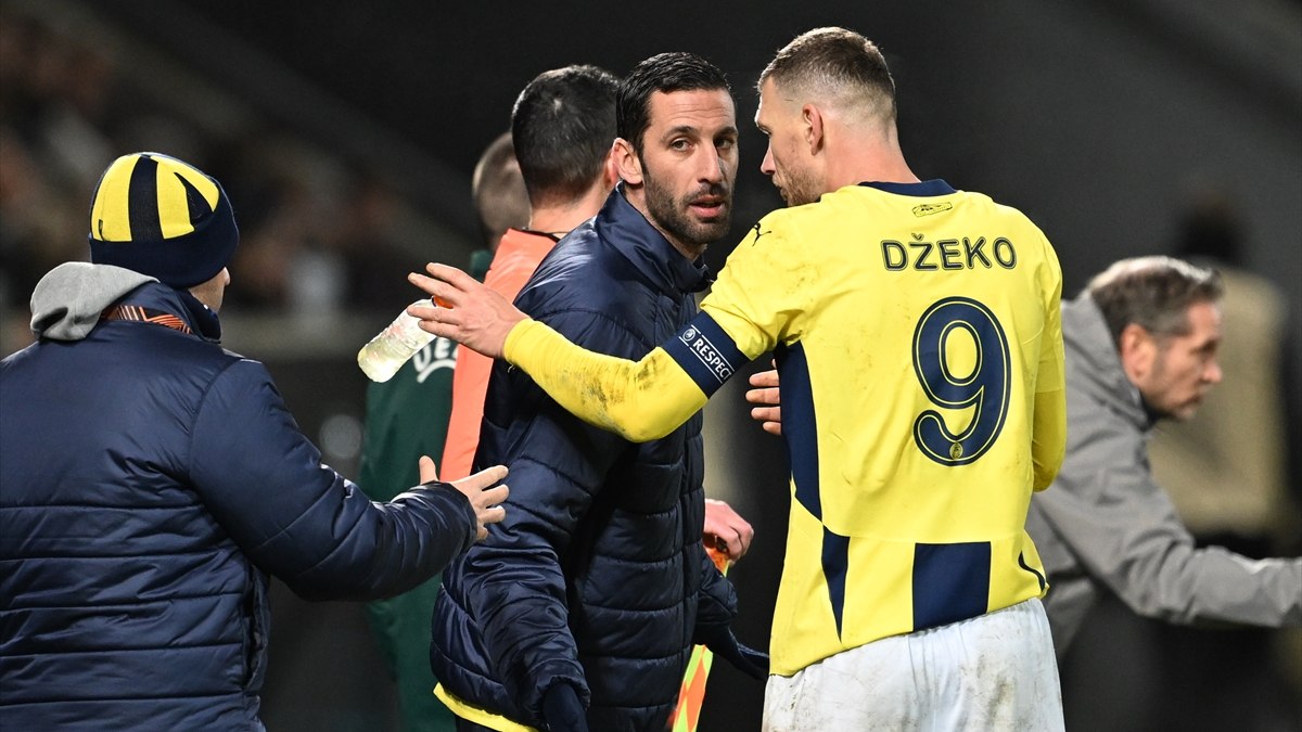 Fenerbahçe, Midtjylland ile oynadığı zorlu mücadelede 0-0 berabere kalarak, UEFA