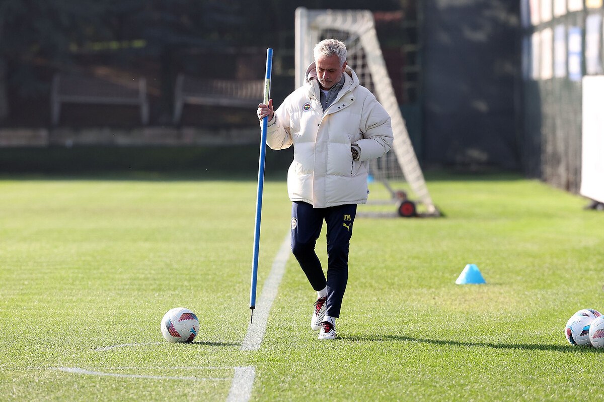 Fenerbahçe, Midtjylland ile Zorlu Bir Mücadeleye Çıkıyor
