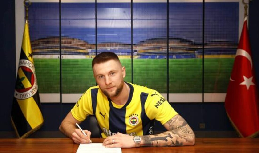 Fenerbahçe, transfer döneminin gözde isimlerinden Milan Skriniar'ı kadrosuna katmaya hazırlanıyor.