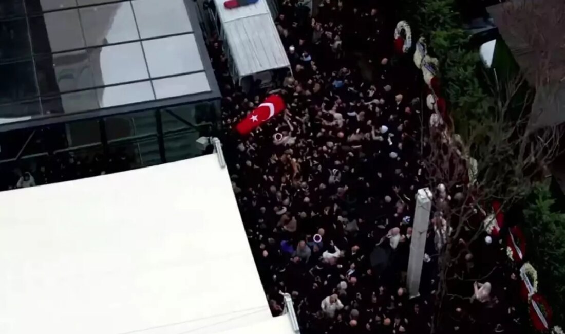 Ünlü sanatçı Ferdi Tayfur'un hayatını kaybetmesiyle birlikte, duygusal bir cenaze