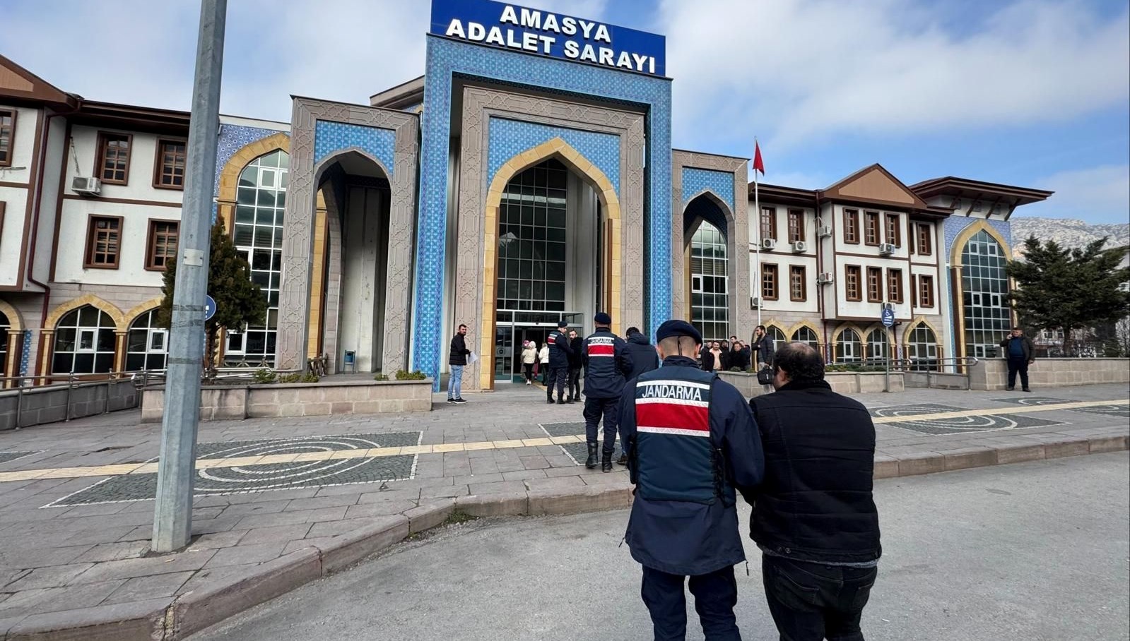 Fındıklı Mahallesi'nde gerçekleşen hırsızlık olayında, güvenlik güçleri tarafından yakalanan 3