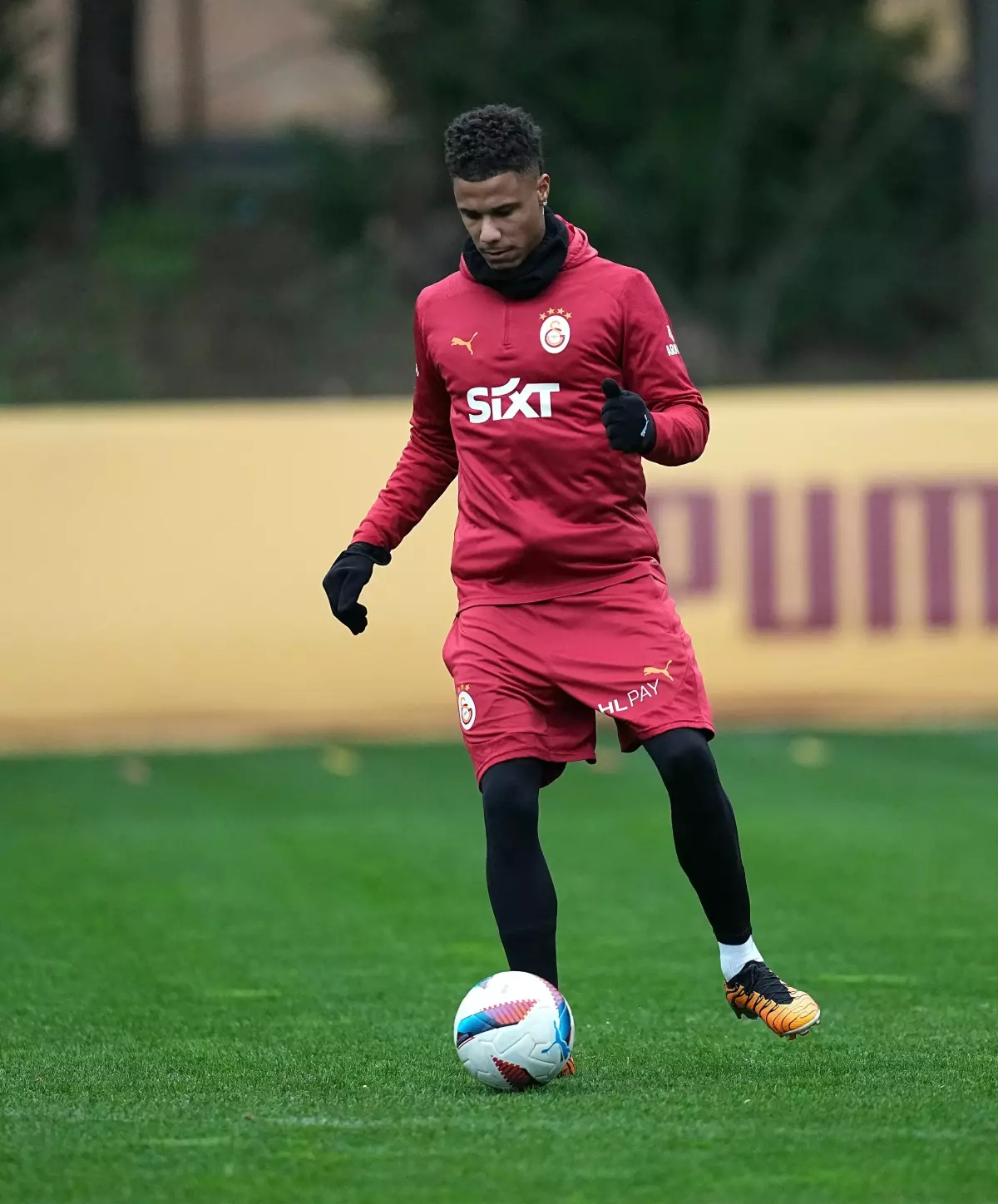 Galatasaray, Hatayspor ile yapacağı kritik maç için hazırlıklarını tamamladı. Taraftarlar