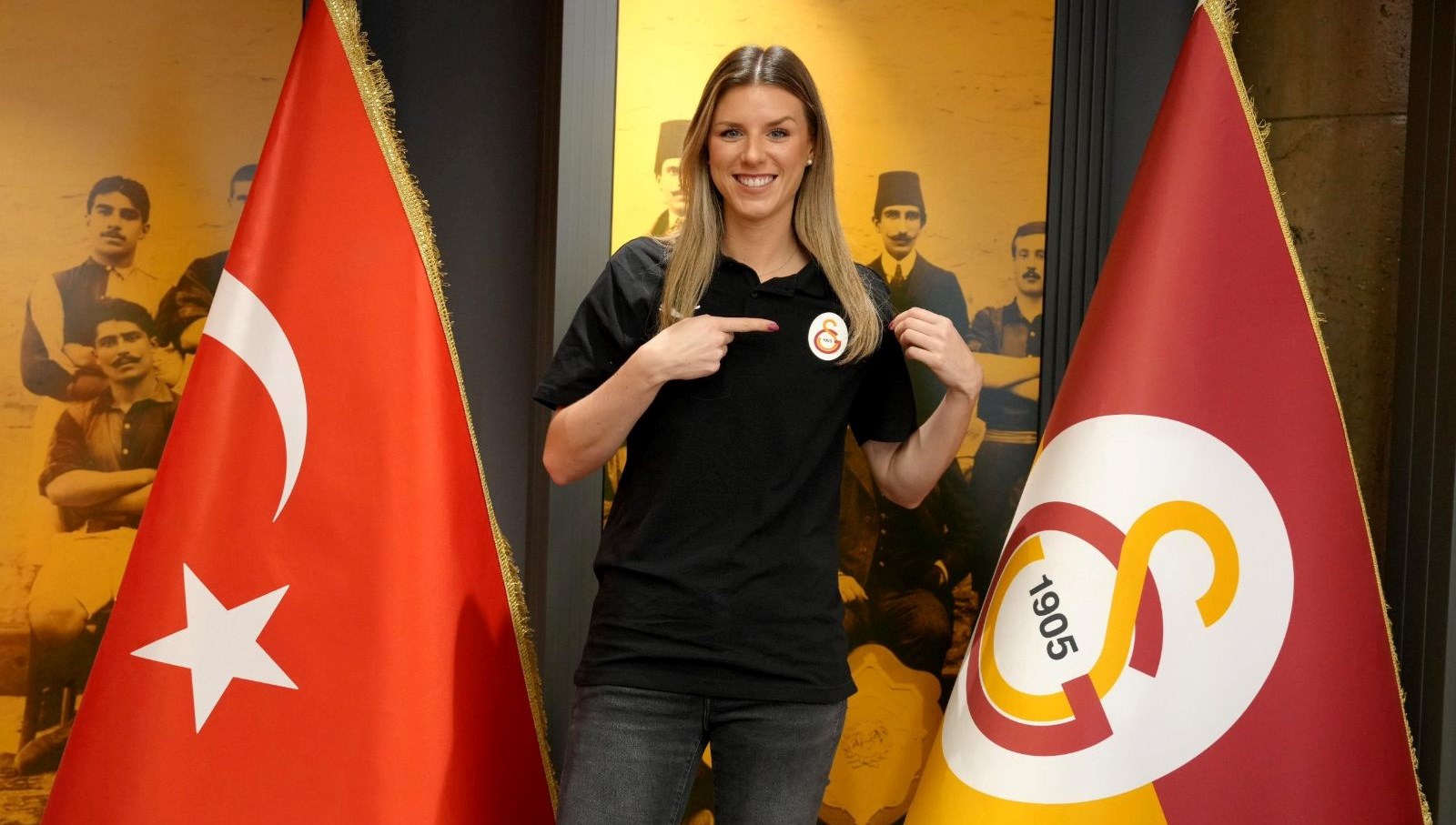 Galatasaray Kadın Voleybol Takımı, yıldız oyuncusu Britt Bongaerts ile sözleşmesini