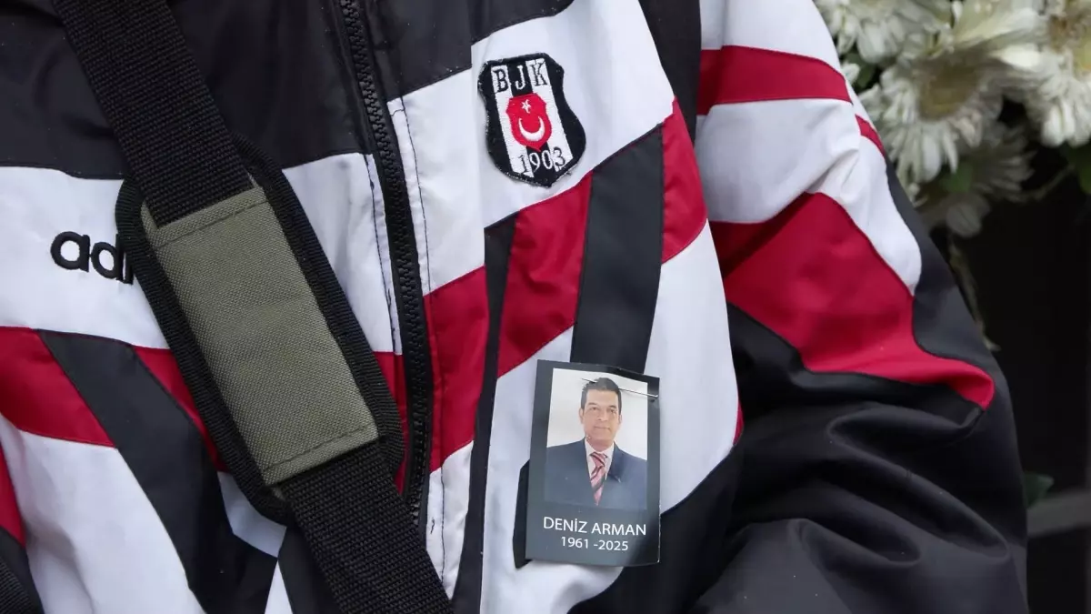 Ünlü gazeteci Deniz Arman, son yolculuğuna düzenlenen törenle uğurlandı. Hayatını