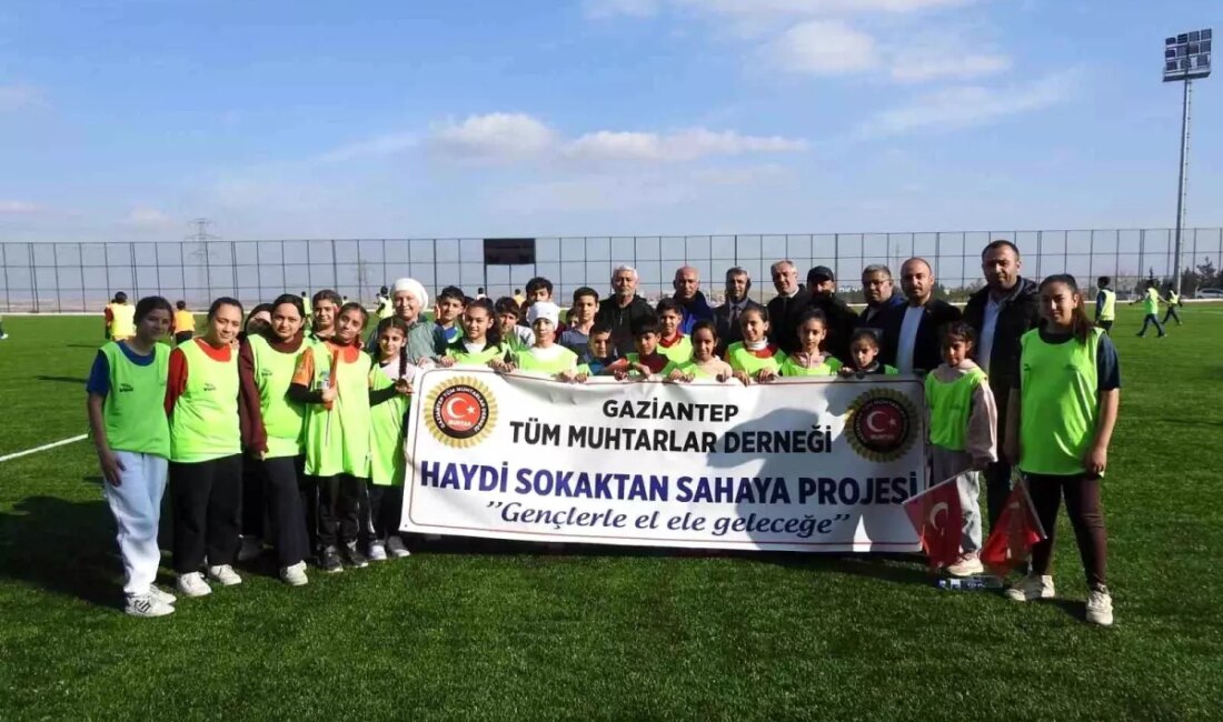 Gaziantep'te, gençlerin spor yapma alışkanlıklarını geliştirmek amacıyla 'Haydi Sokaktan Sahaya'