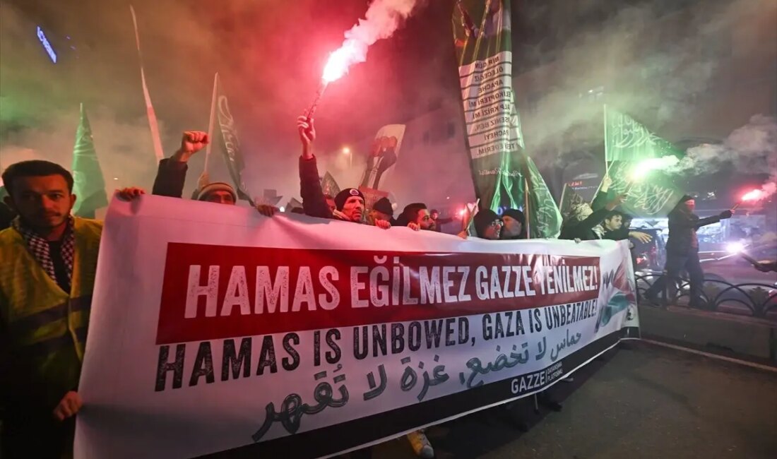 Gazze direnişini selamlamak amacıyla düzenlenen yürüyüş, Fatih'te büyük bir katılımla