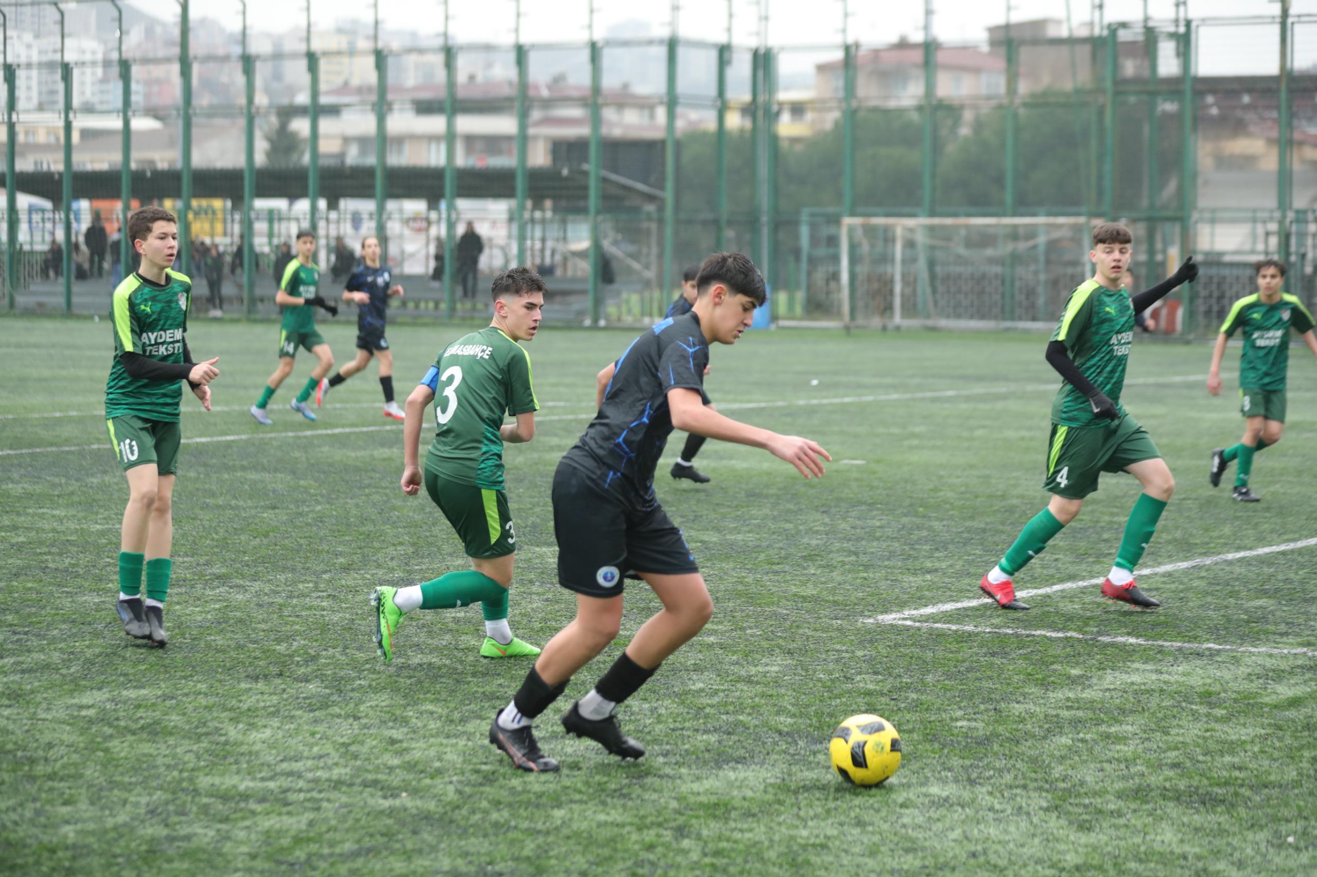 Gemlik Belediyespor Gemlik Suni Çim sahada oynadığı U16 2. Küme