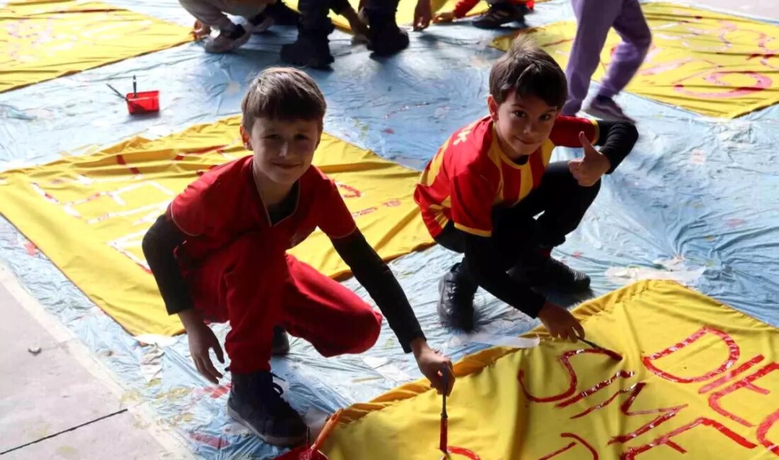 Göztepe'nin Avrupa hedefi için çocukların hazırladığı pankart etkinliği, kulübün geleceğine