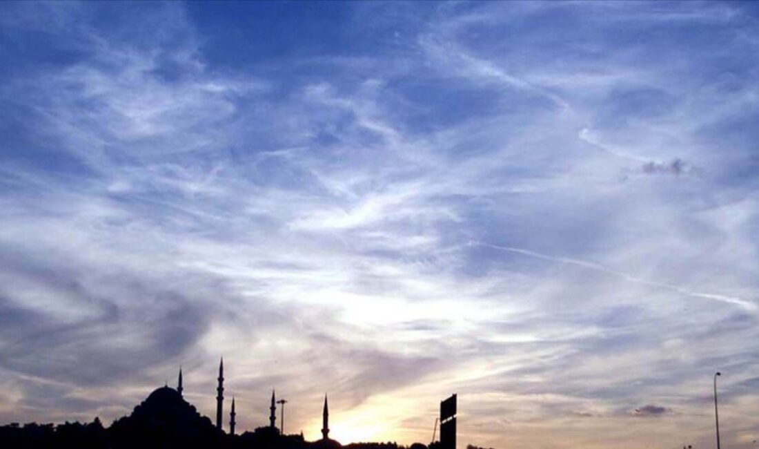 Güncel hava durumu raporumuzda, mevsim normallerinin üzerinde sıcaklık değerleriyle karşılaşacağınız