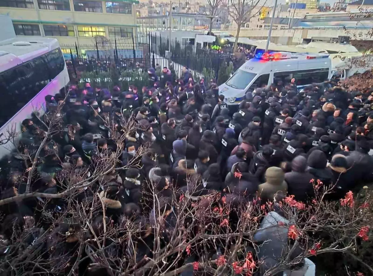 Güney Kore Devlet Başkanı Yoon Suk Yeol'un tutuklanması, ülkeyi derin