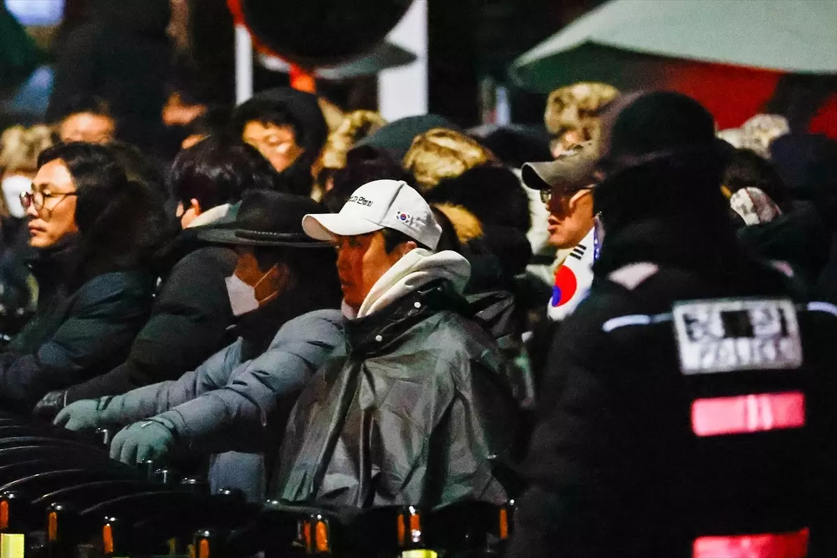 Güney Kore'de Yoon Suk Yeol'un tutuklama kararı, ülkenin siyasi arenasında