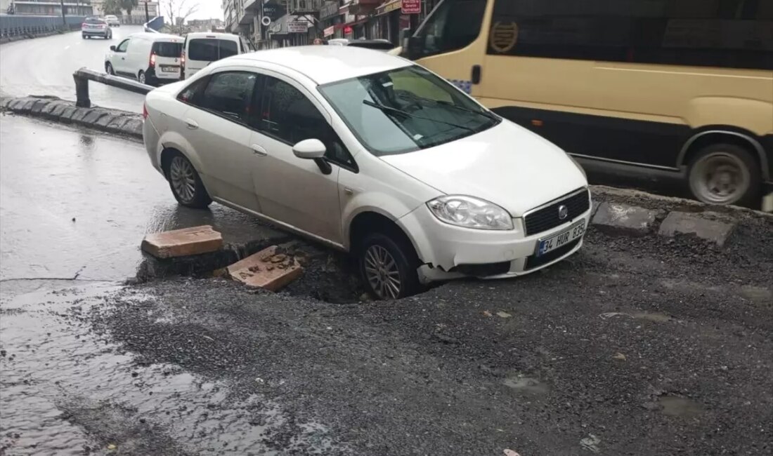 Güngören'de meydana gelen yolda tekrar çökme olayı, bir otomobilin hasar