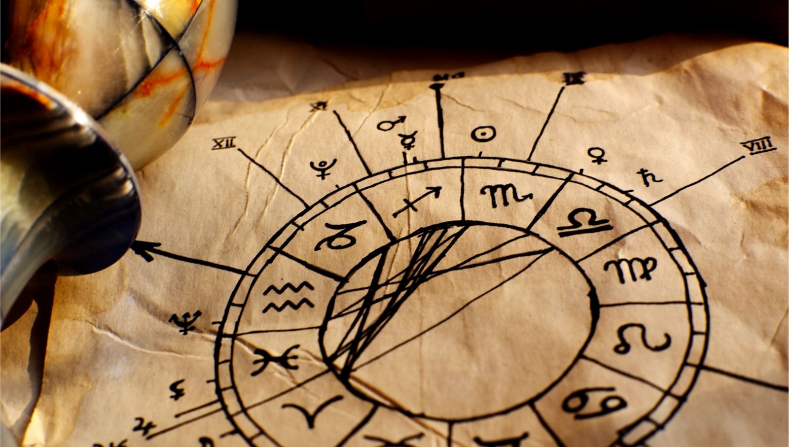 Günlük burç yorumları ile astrolojik etkileri keşfedin. Burçlarınıza özel yorumlar,