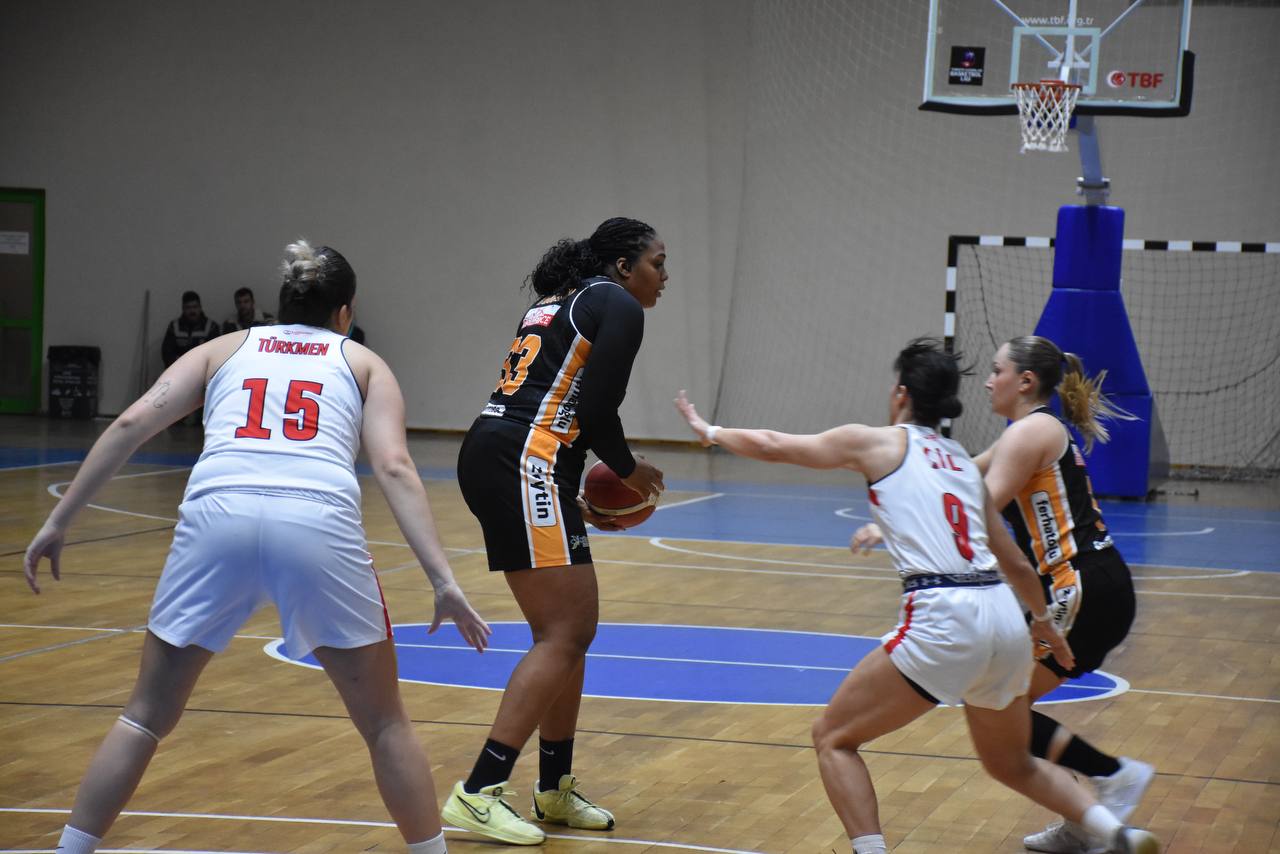 Türkiye Kadınlar Basketbol Ligi'nde (TKBL) başarılı bir performans sergileyen Ferhatoğlu