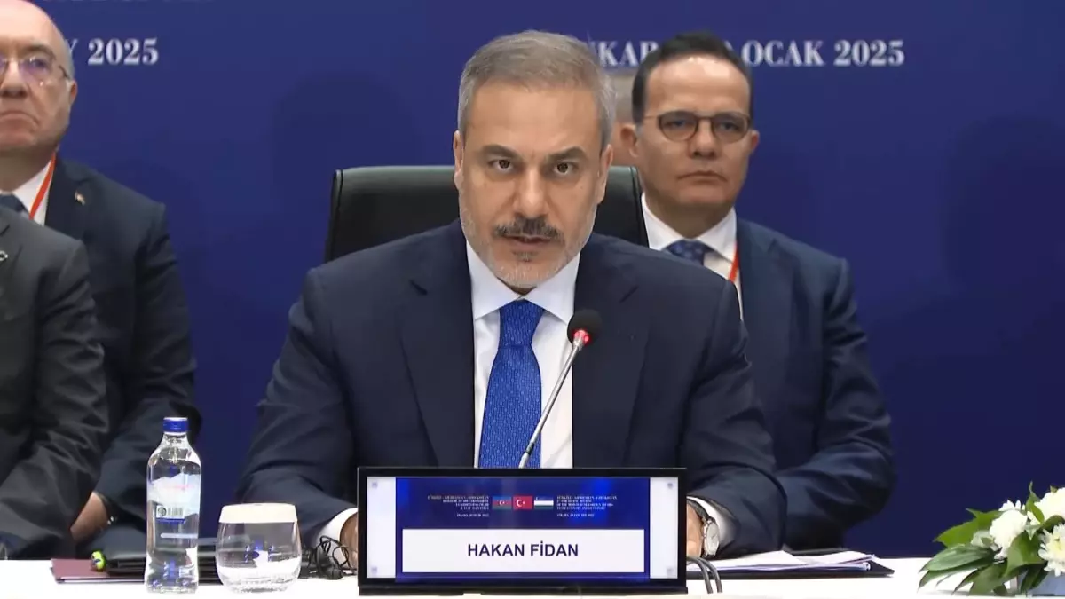Hakan Fidan, Suriye'nin istikrarının bölgesel güvenlik açısından önemi üzerinde duruyor.